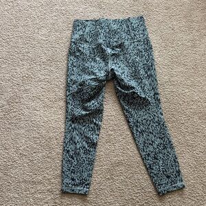 Athleta Salutation Stash Pocket: Printed 7/8 tight